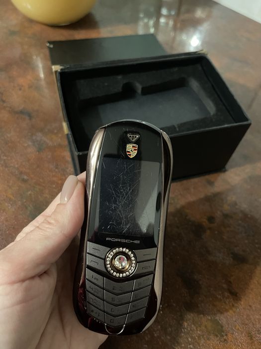 Смартфон Porsche.