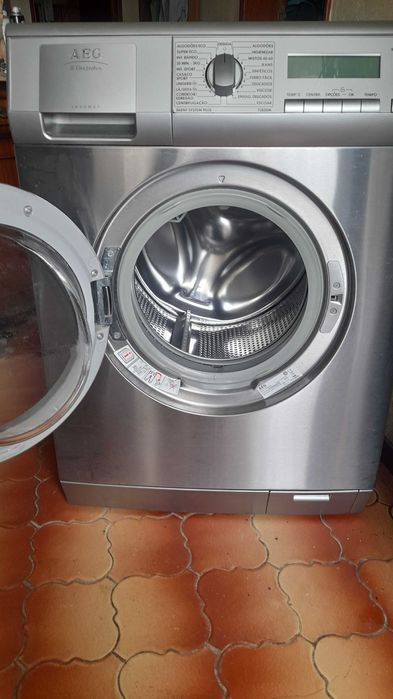 maquina de lavar  roupa AEG 7 quilos 1200 rpm para desocupar 175€