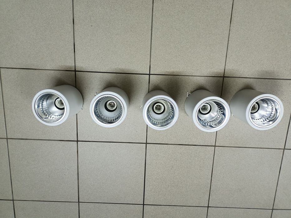 Kinkiet swiatla biały