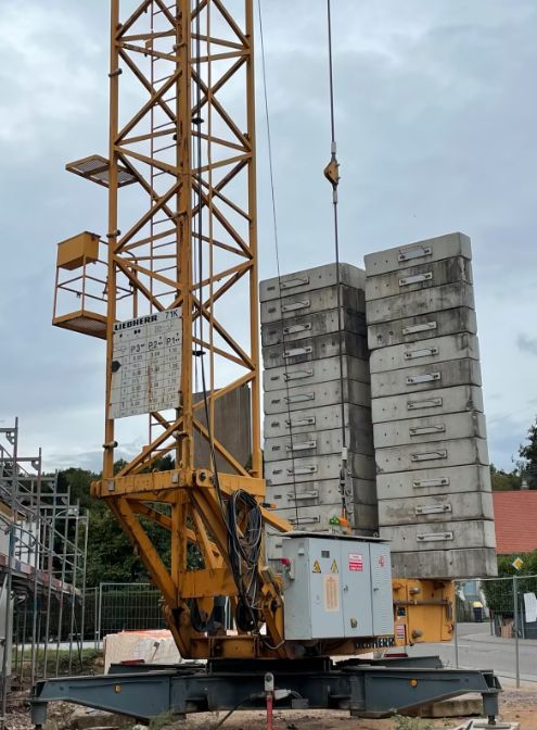 Żuraw szybkiego montażu  Liebherr 71K dźwig budowlany ciesielski