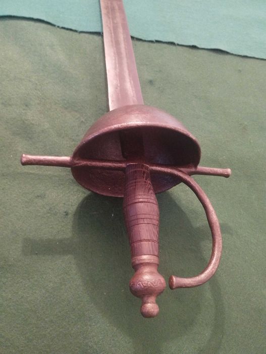 Espada de  “Taza” ou “Copo” em português,  de cavalaria, possivelmente ibérica, primeira metade do século XVII.