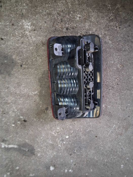 vw caddy lampa tylna prawa po lifcie orginał