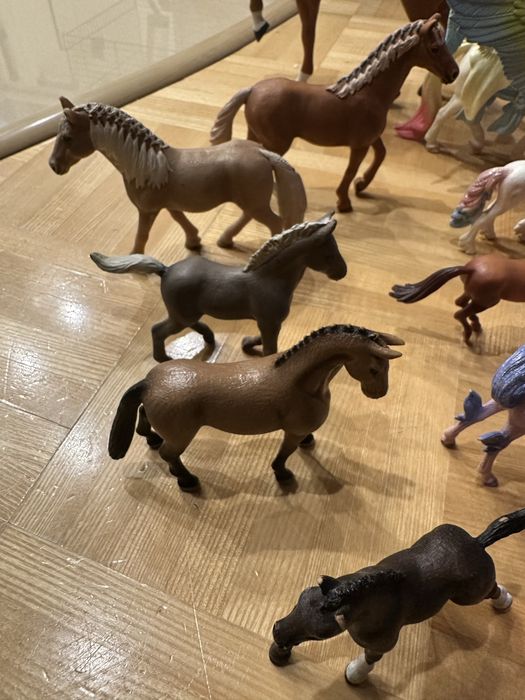 Konie koniki Schleich 15 sztuk plus 17 innych gratis
