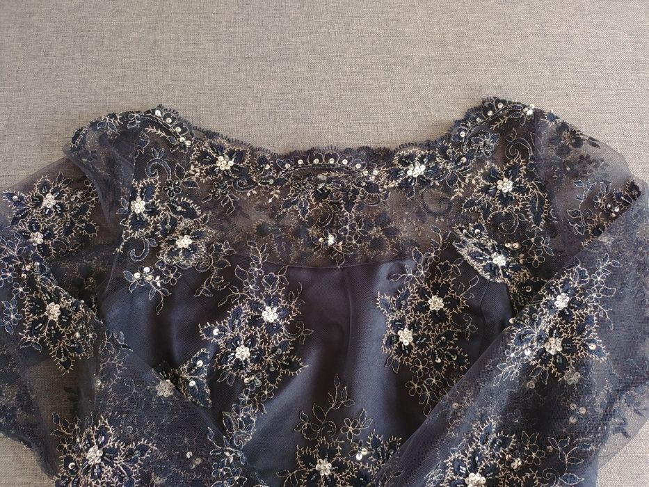 Dwuczęściowa Suknia Balowa, Wieczorowa z haftowaną koronką (sukienka)