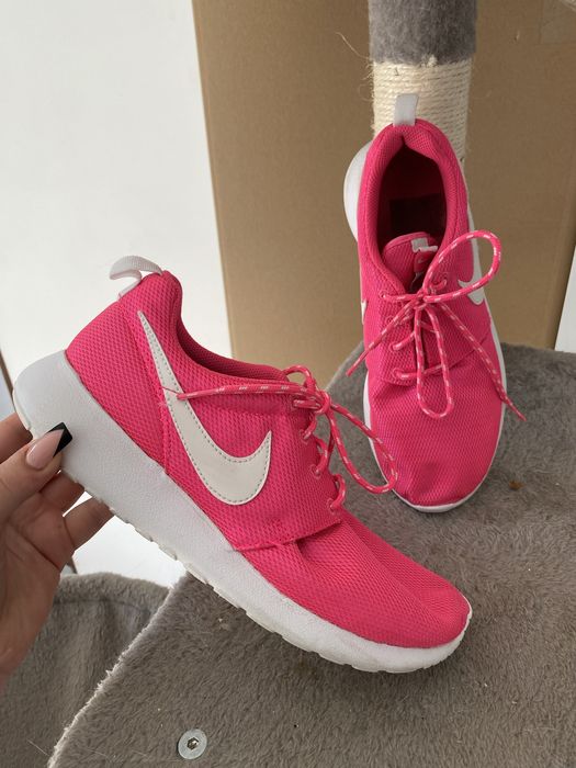 Śliczne, dziewczęce sportowe buty neonowy róż Nike