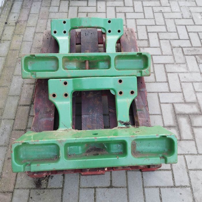 Mocowanie obciaznikow wieszak John Deere 8000 seria
Pasuje do serii 80