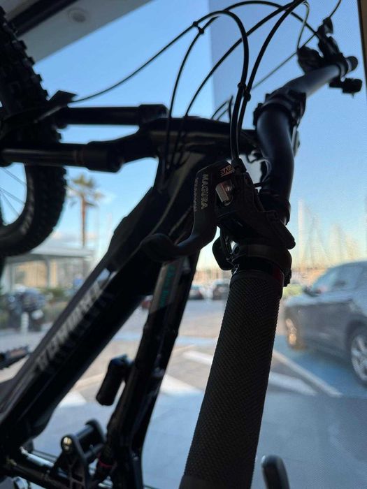 Bicicleta Yamaha MORO 07 eMTB – Potência, Design e Condução Pura