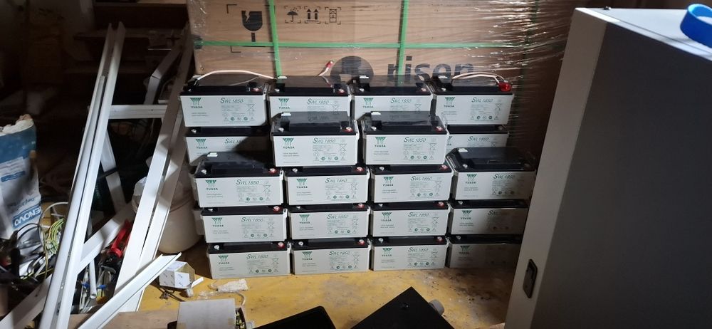 UPS Schneider Electric Galaxy 3 fazowy 300 – 30 kw + baterie + 2 szafy