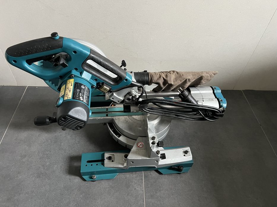 Торцювальна пила Makita LS 0815 FL