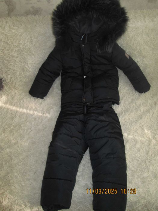 Зимовий  костюм з натуральним мехом для хлопчика.