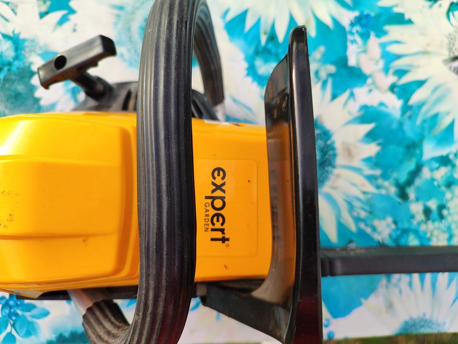 Бензопила  Expert майже нова