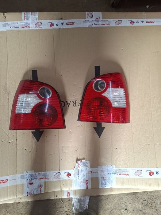 2 farolins tras  VW Polo drt° / Esq°Ano2003