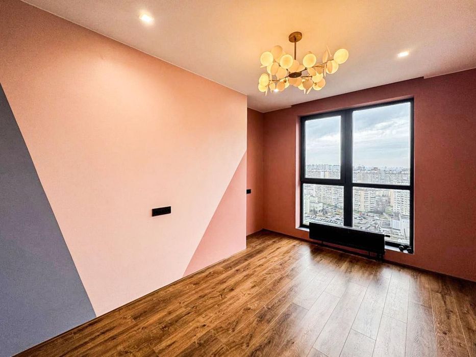 Київ. 3-кімн. квартира ЖК Лебединий, вул. Ревуцького, метро Харківська