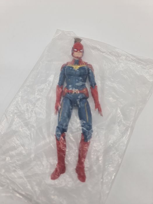 Boneco da Capitã Marvel novo e selado