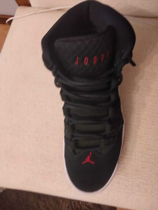 Jordan max aura semi novas