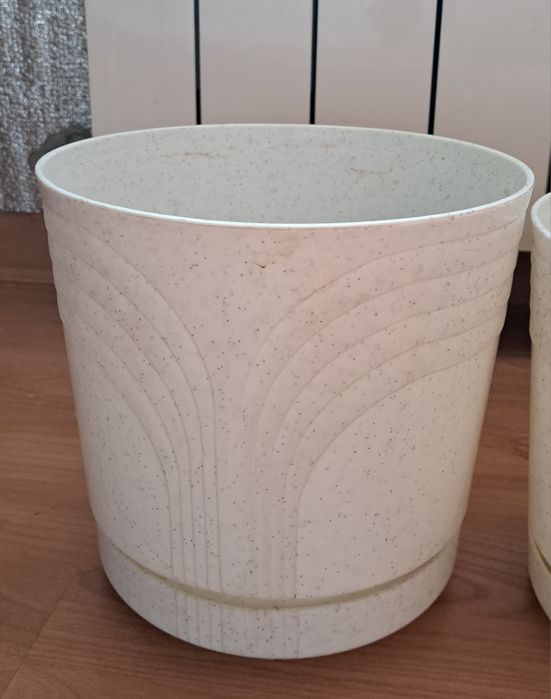 Продам пластиковые горшки.