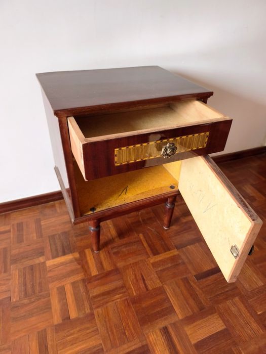 Mesa de cabeceira