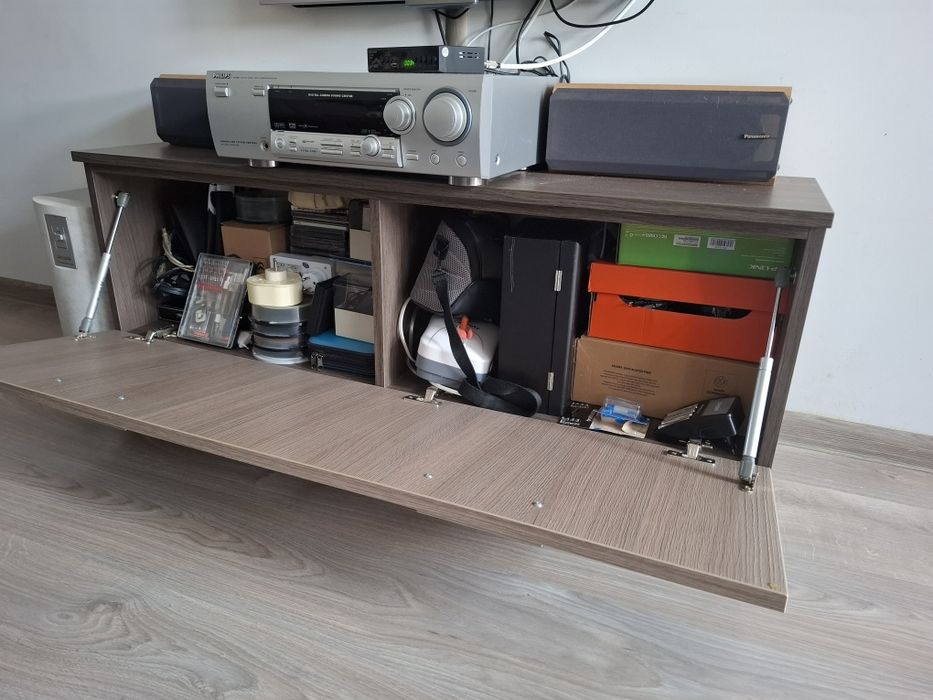 Meble do salonu. Witryna- barek + pod TV + komoda