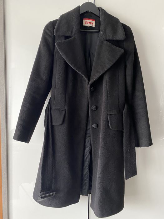 Czarny płaszcz damski