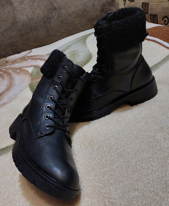 Женские теплые ботинки