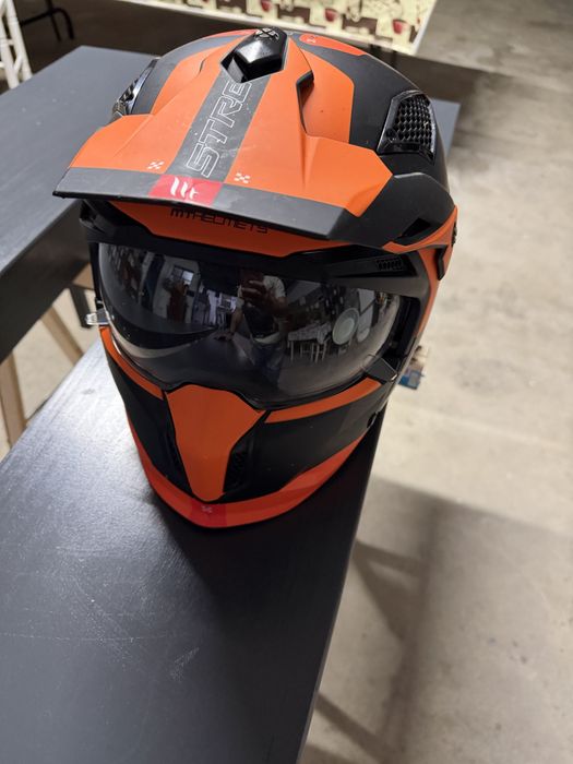 Capacete MT streetfighter
