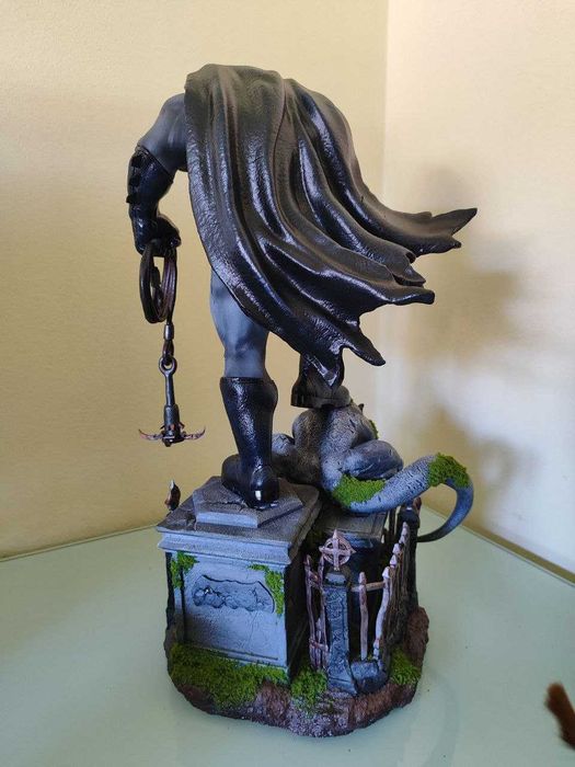 Batman 42cm – Estátua / Action Figure Colecionável