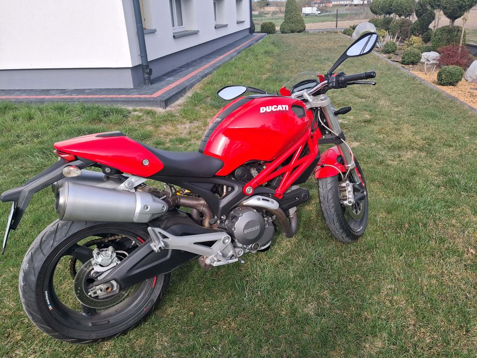 Ducati Monster 696