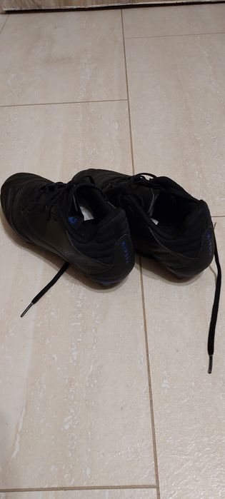 Korki- skórzane buty do piłki nożnej