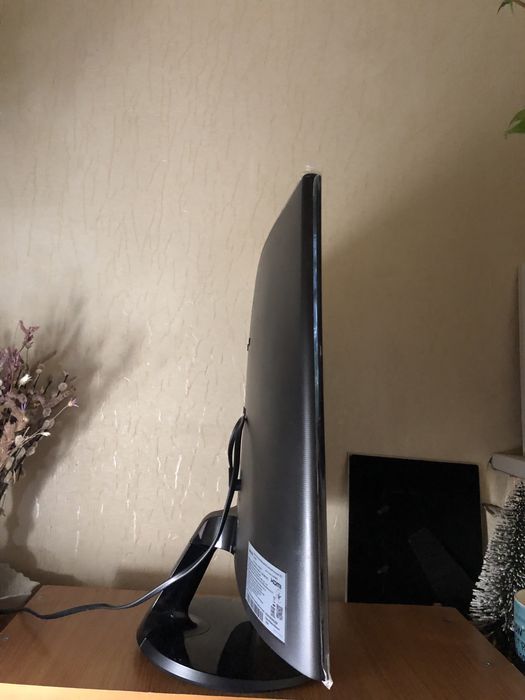 Продается монитор Samsung LC24F390FHIXCI