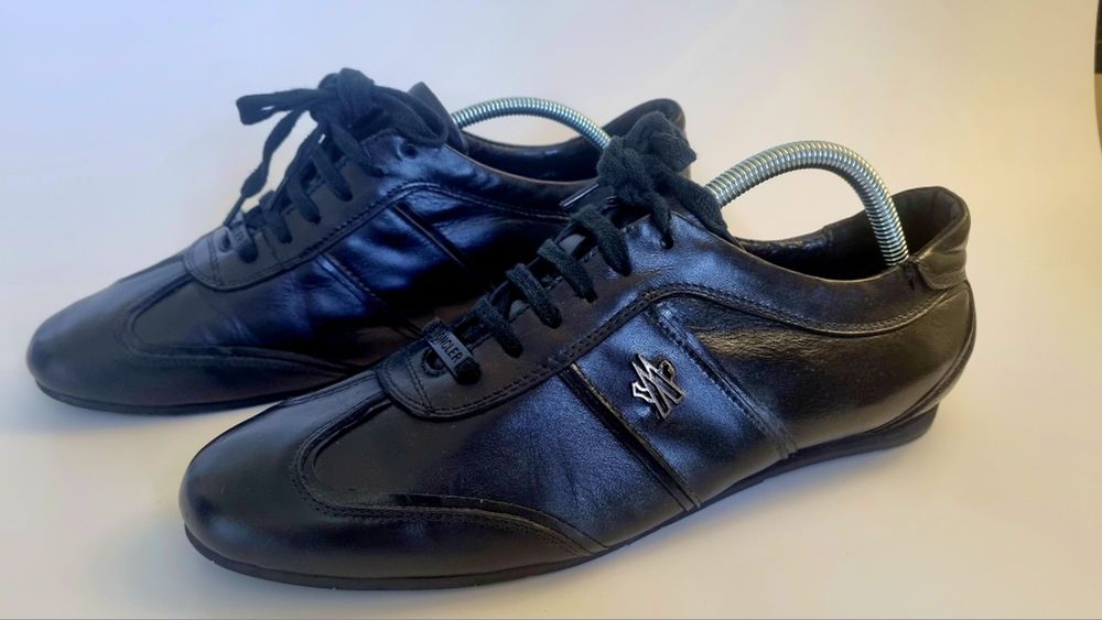 Sapatos pretos Moncler