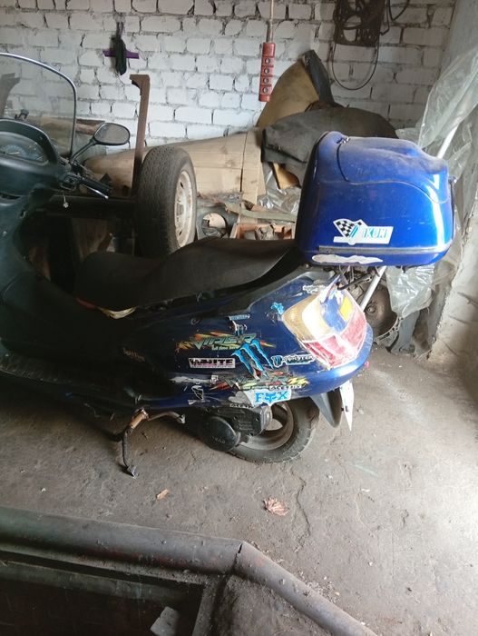 Скутер 150 кубів двомісний продам.