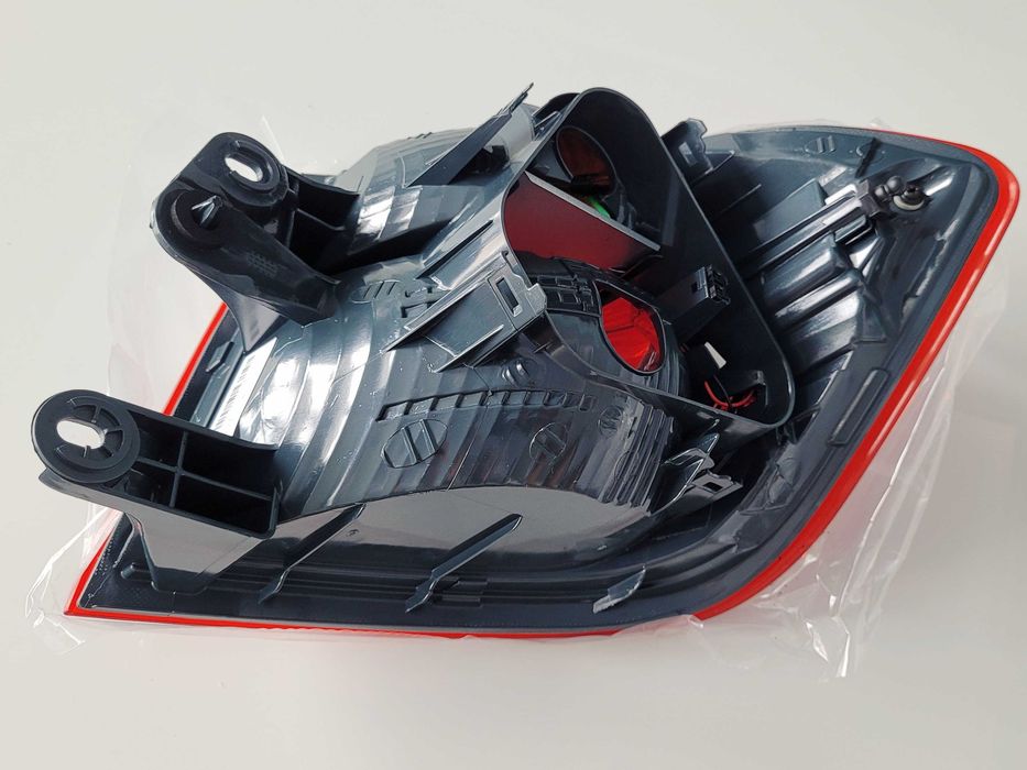 Lampa tylna w błotniku lewa lewy tył BMW Seria 3 F30 F80 BMW OEM