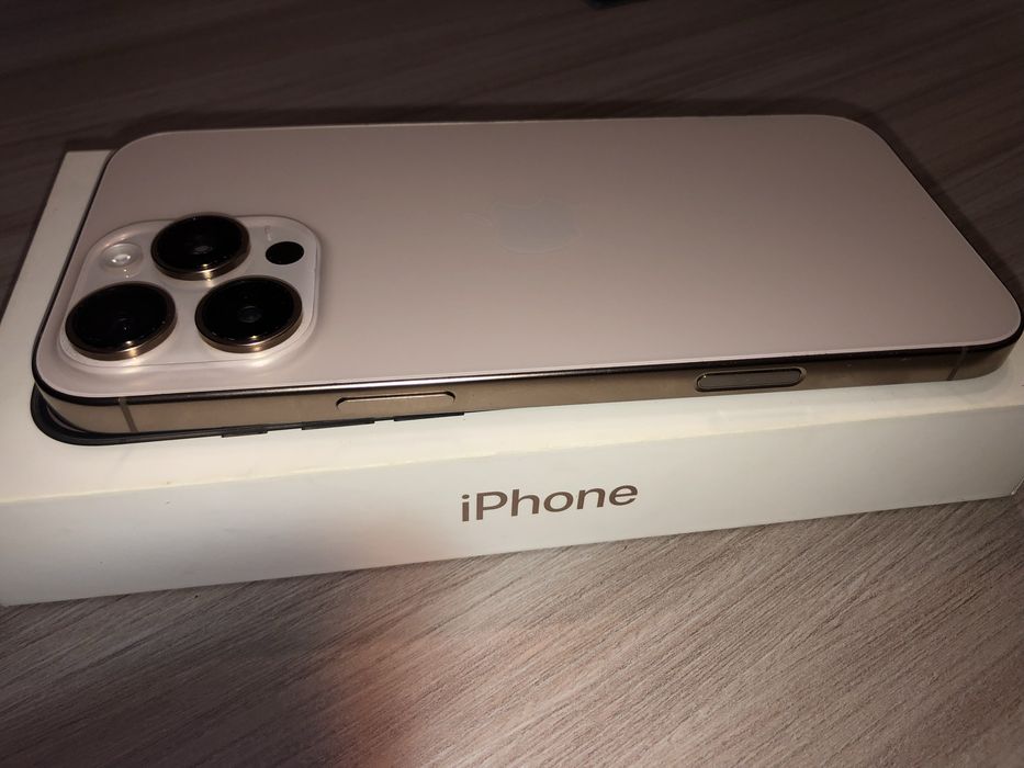 Sprzedam APPLE IPHONE 16 pro max