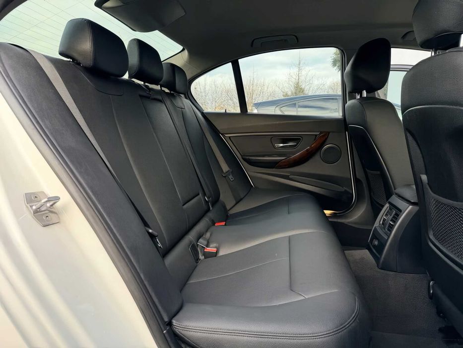 BMW 3 Series      2015