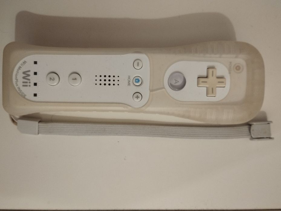 Nintendo Wii com comando acessórios, balança e 3 jogos