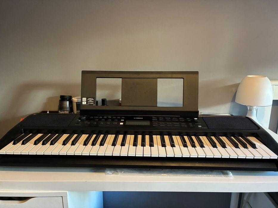 Piano Yamaha PSR-E383 2026