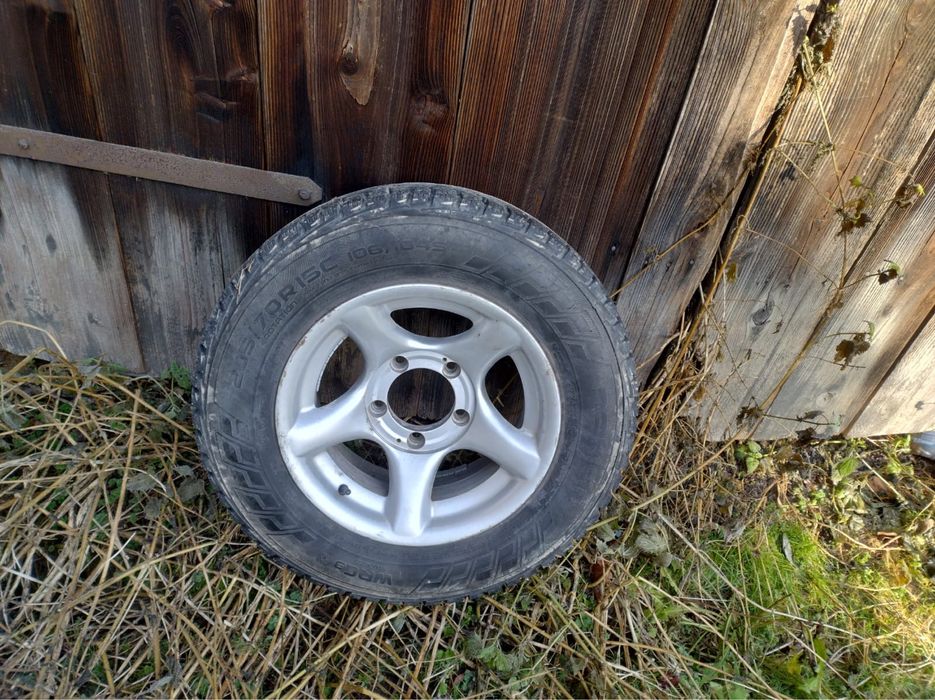 Koła suzuki 5x139.7 nokian wrc3 205 70 R15