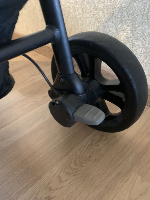 Срочно продам детскую коляску Joie