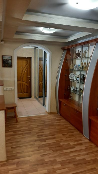 Здам свою 3 ёх комнатную  квартиру с гаражём
