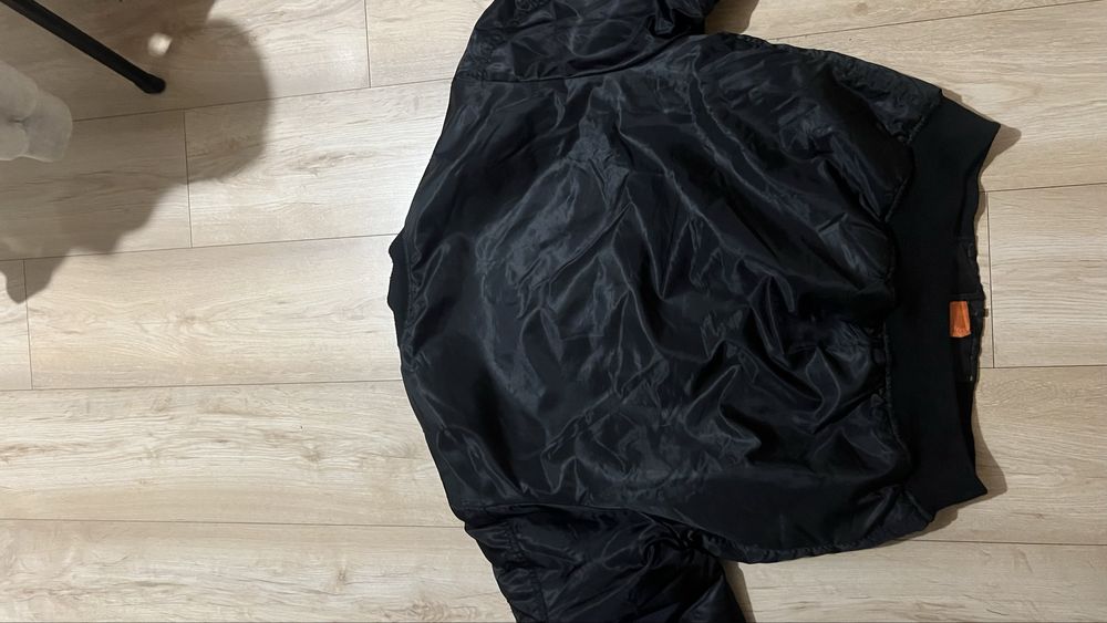 Чорний бомбер МА-1 Mil-Tec дутий