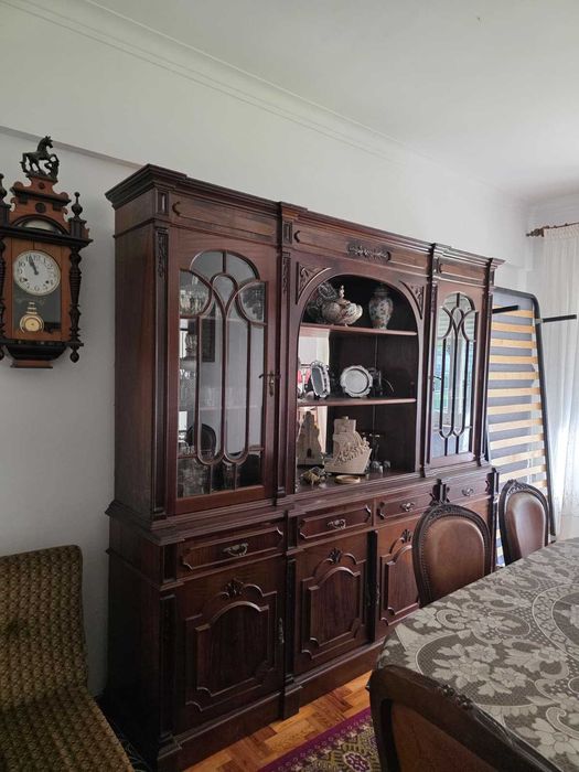 Moveis de sala como novos de madeira maciça e mesa com cadeiras