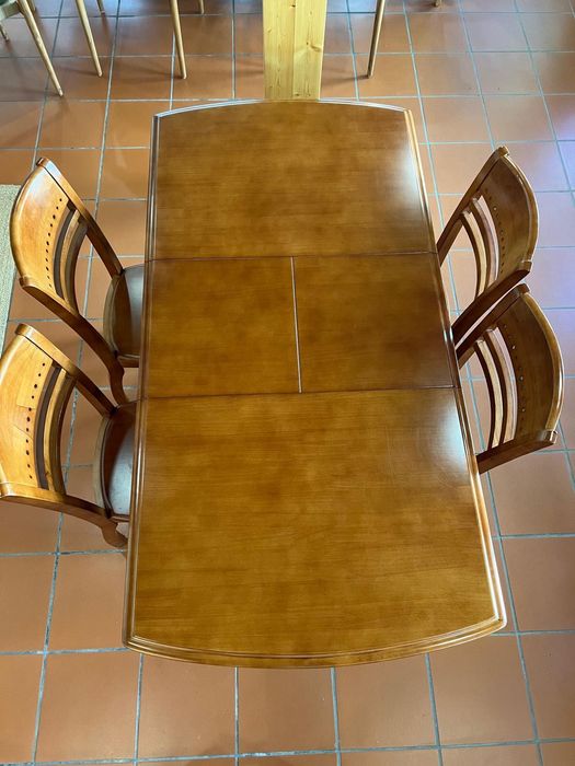 Mesa de jantar extensível de 6 a 8 pessoas + 4 cadeiras