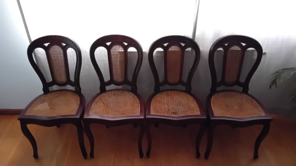 Mesa de Jantar Extensível em Madeira de Mogno com 8 Cadeiras c/ Assento em Palhinha