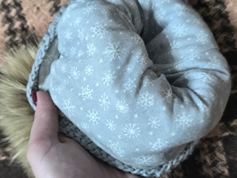 Зимова шапка на дівчинку