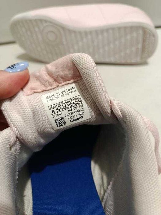 Жіночі кросівки Reebok royal charm у новому стані розмір 38,5