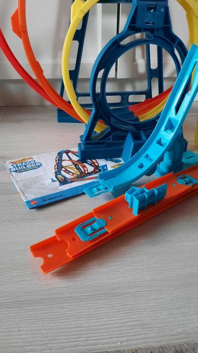 Hot Wheels tor, potrójna pętla