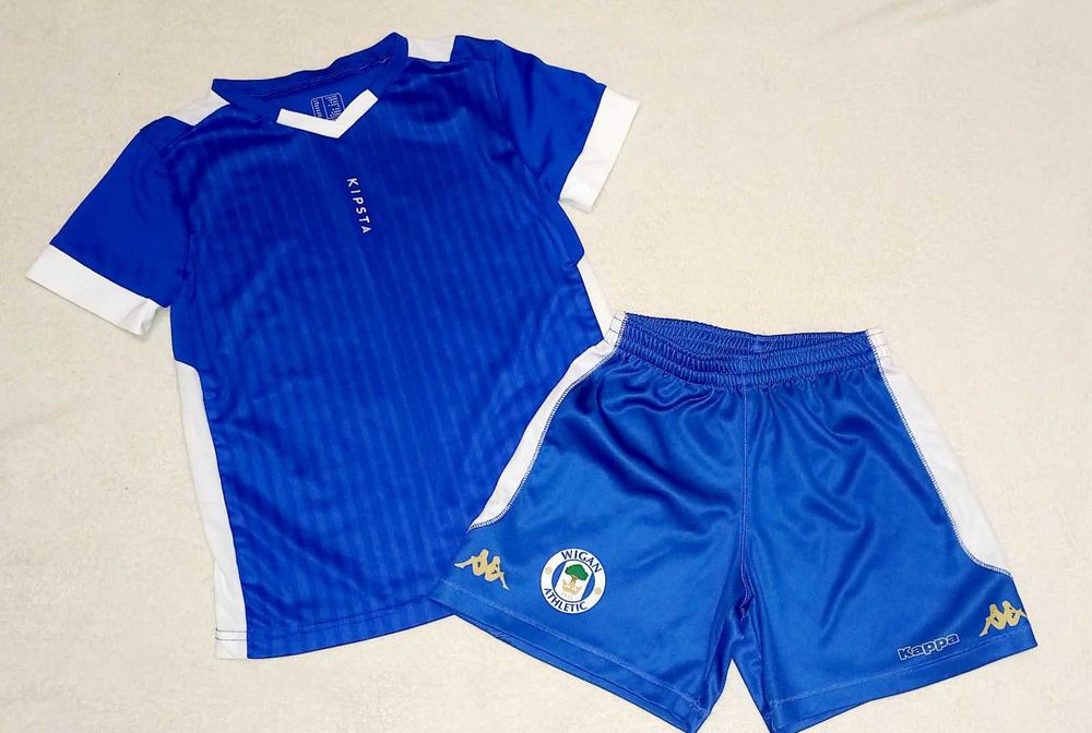 Футбольная форма на 5-8 лет .