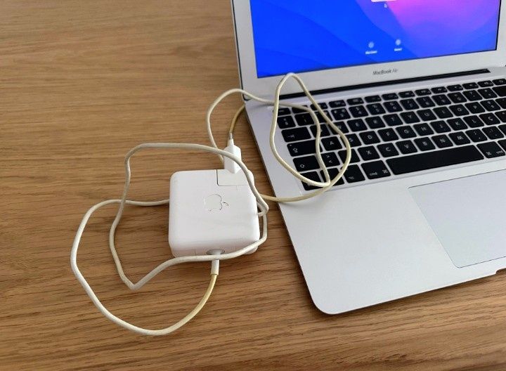 MacBook Air 13" Sequoia