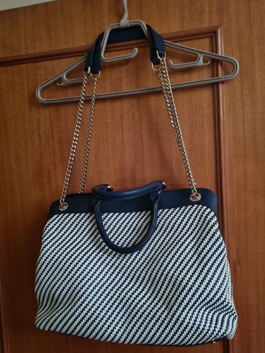 Bolsa e carteira da GUESS