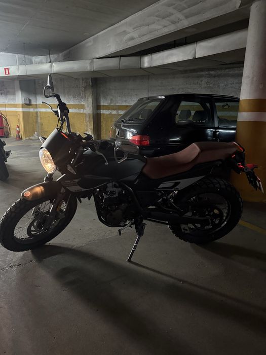 UM Scrambler Classic 125cc (2017) – Apenas 2000 km Reais! Como Nova